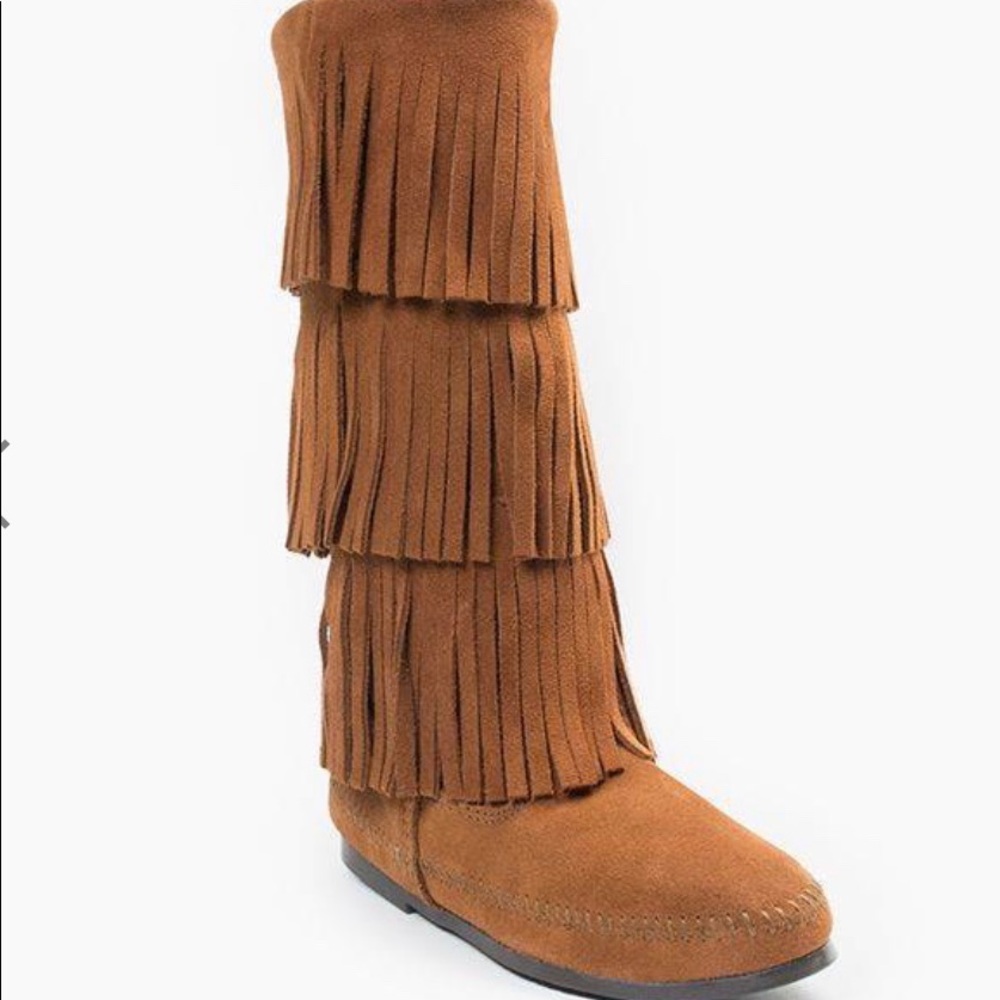 Minnetonka fringe suede boots
